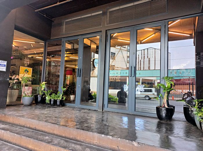 Maboneng Apartment For Sale: 1 Bed, balcony, security, close to arts and nightlife.