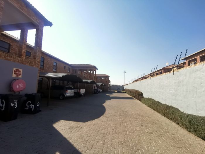 Groblerpark Apartment For Sale: 2-bed, secure complex, parking, close to schools.