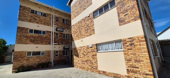 Worcester Central Apartment For Sale: 3 Bedrooms, Private Patio, Garage, and Carport.