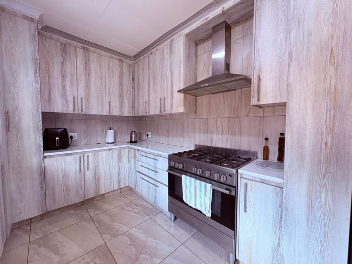 For Sale: House in Brenthurst with flatlet, spacious yard, and carport.