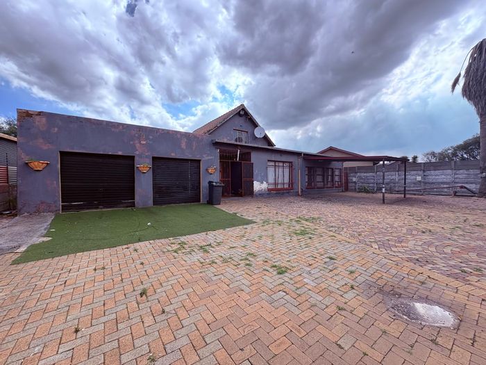 Brenthurst House For Sale: Spacious 5-bed, 3-bath with double garage and potential.