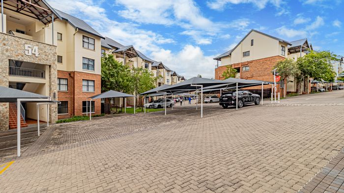 Kyalami Apartment To Rent: 3 Bedrooms, balcony, estate amenities, 24-hour security.