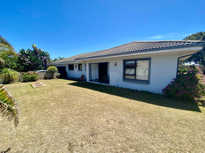 To Rent: House in Fraaiuitsig with garden, 3 bedrooms, utilities included.