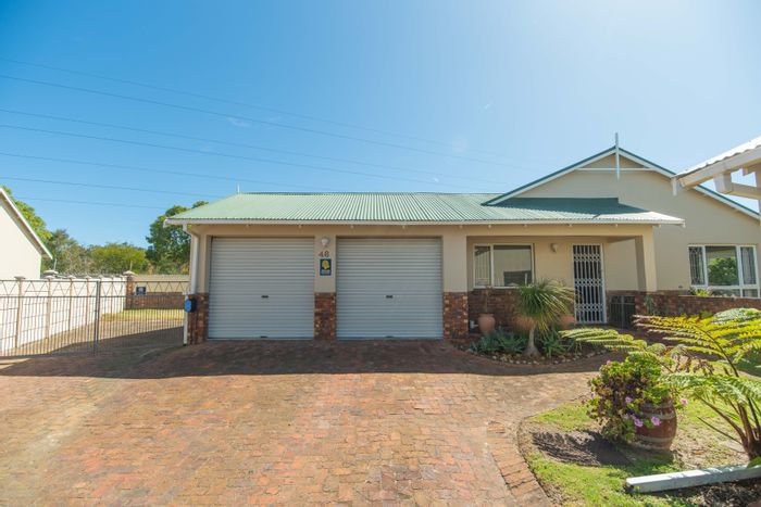 For Sale: Townhouse in Lorraine with 3 beds, backup power, and secure garden.