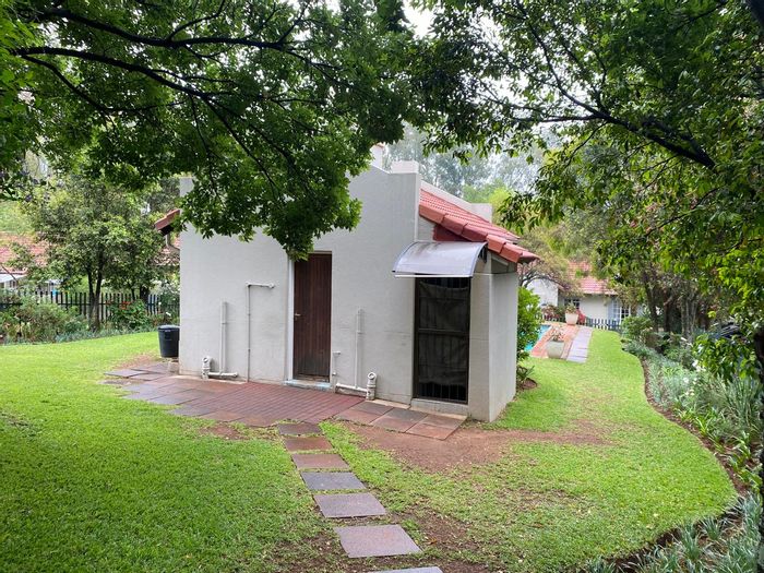 Douglasdale Apartment To Rent: 3 Bedrooms, River Views, Patio, Covered Parking.