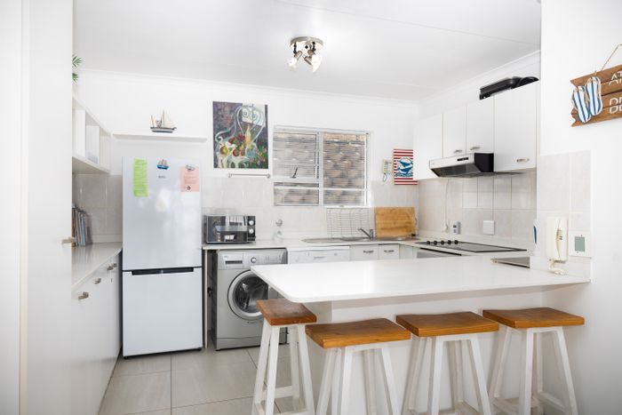 Big Bay Apartment To Rent: 1 Bed, Pool, Tennis Courts, Secure Parking.