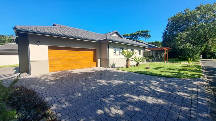 House To Rent in Meer En See: 3 bedrooms, study, indoor braai, secure parking.