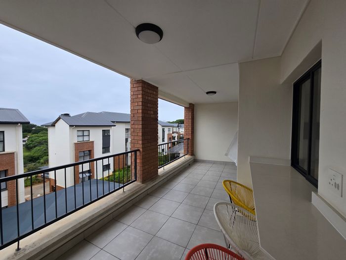 Ballito Central Apartment To Rent: 2 beds, balcony, pet-friendly, great amenities.