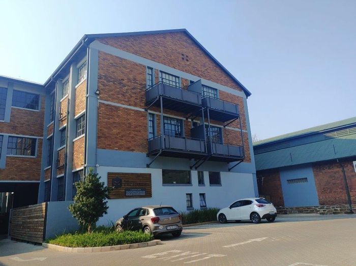 Braamfontein Apartment To Rent: 1 Bed, Private Balcony, 24-Hour Security, Parking.