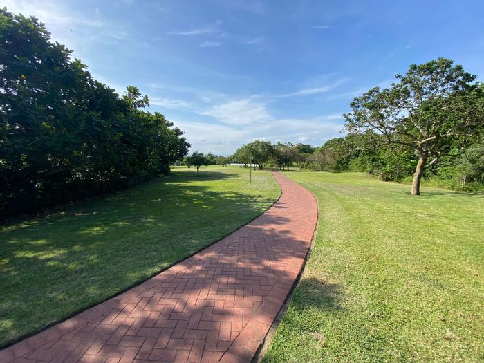 For Sale: 2-bedroom apartment in Sheffield Manor with pool, clubhouse, and security.