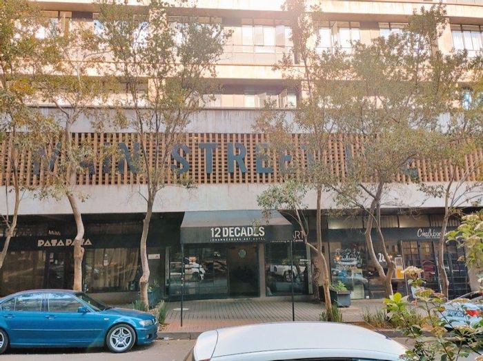 Apartment To Rent in Maboneng: Open-plan studio, rooftop views, 24-hour security.