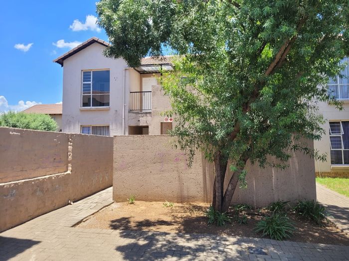 2-Bedroom Apartment To Rent in Albertsdal with 24-hour security and pre-paid electricity.