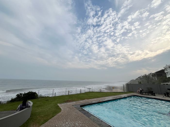 Beachfront apartment in Sheffield Beach with pool, laundry, and parking. To Rent.