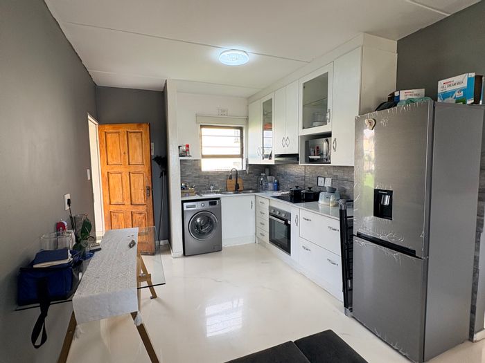 Ground floor 2-bedroom apartment in Parkrand with private garden and estate amenities. For Sale.