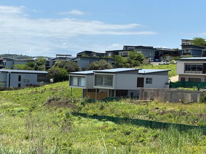 For Sale: Townhouse in Palm Lakes Estate with 4 bedrooms, garden, and outdoor living.