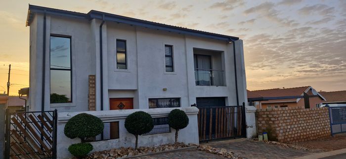 3 Bedroom House to Rent in Gem Valley with double garages and convenient amenities.