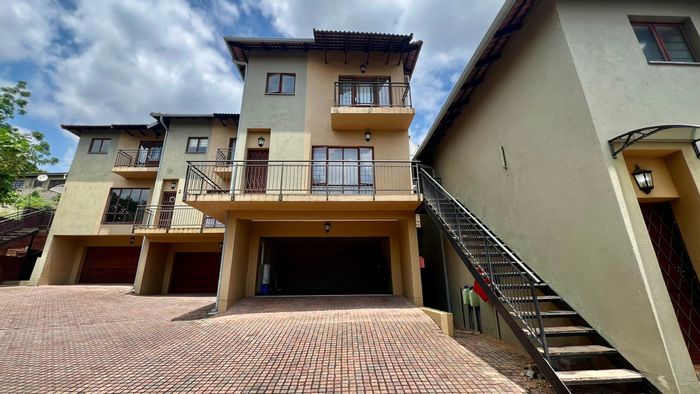 Sonheuwel Townhouse For Sale: 3 beds, entertainment area, double garage, secure complex.