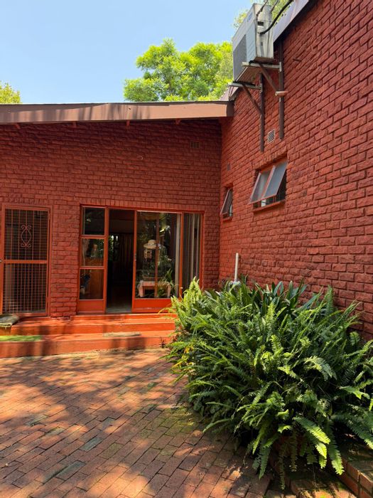 Schoemansville House For Sale: 3 beds, study, patio, garden, 2 garages.