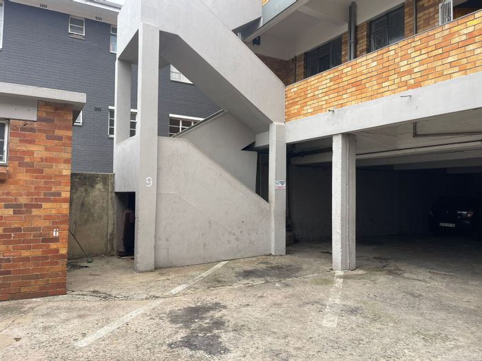 2-Bedroom Apartment To Rent in Florida with parking, close to schools and shops.