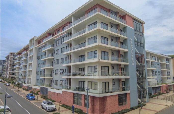 2-Bedroom Apartment To Rent in Umhlanga Ridge with ensuite, air conditioning, and parking.