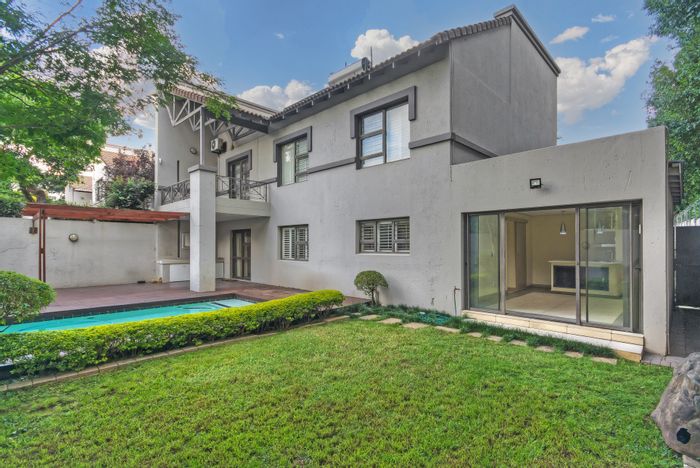 Waverley Townhouse For Sale: 3 bedrooms, pool, garden, secure complex, double garage.