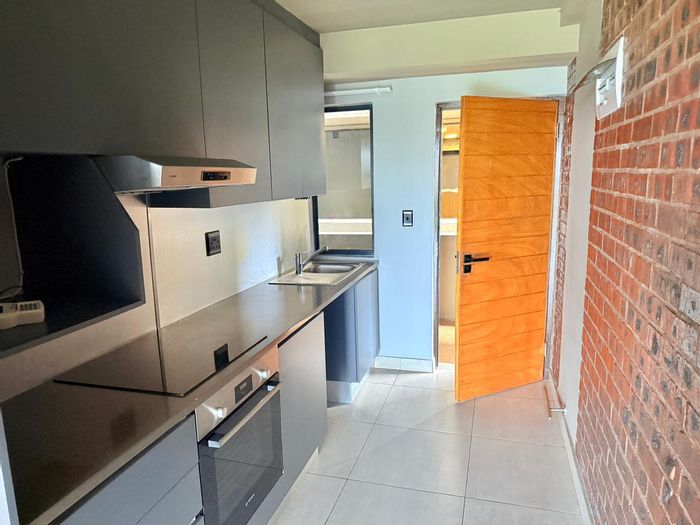 Umhlanga Ridge Apartment To Rent: 2 beds, secure complex, close to amenities.