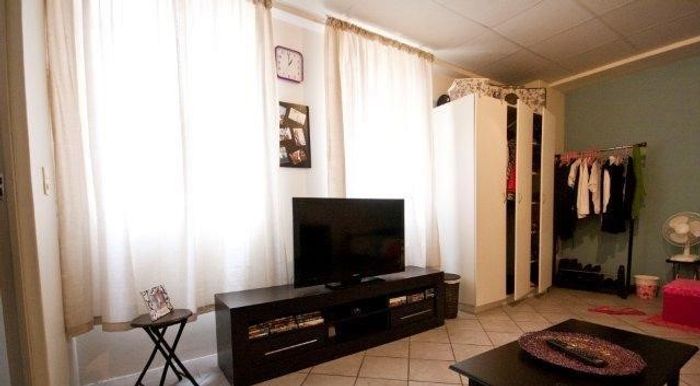 For Sale: Apartment in Durban Central with secure entry, kitchen, and easy transport access.