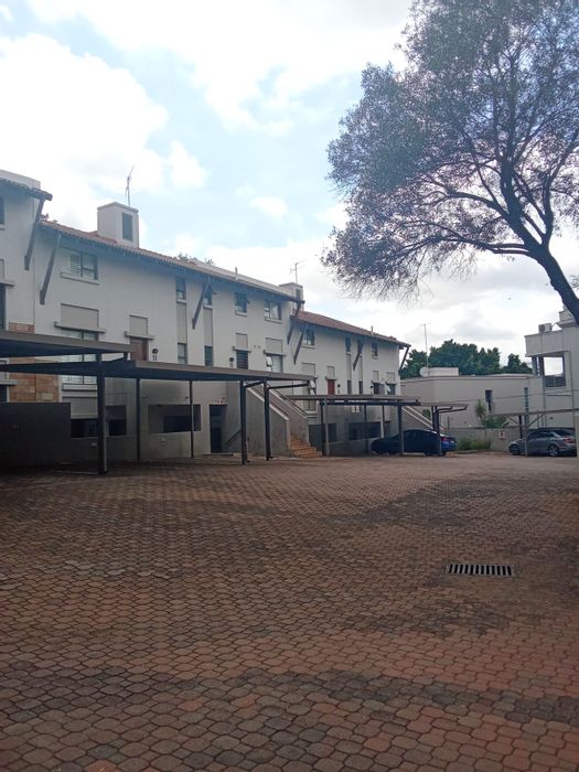 Ground floor apartment in Sandown with private garden and close to amenities. To Rent.