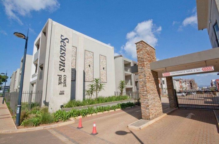 Umhlanga Ridge Apartment To Rent: 2 bedrooms, spacious living, convenient layout, covered parking.