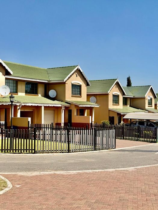 Reyno Ridge House To Rent: 3 bedrooms, 2 bathrooms, pet-friendly, JoJo tank.