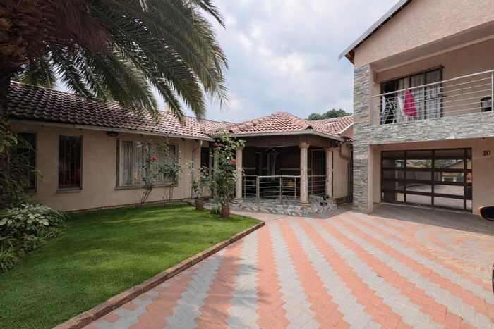 For Sale: Spacious Dalpark house with pool, flatlets, and energy-efficient features.