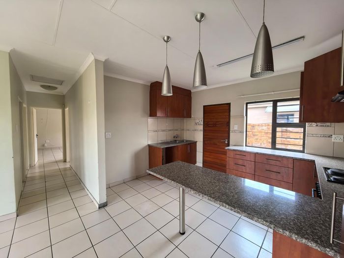 Three-bedroom house with double garage in Witbank Ext 10, To Rent.