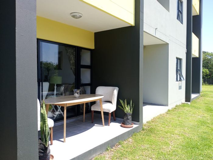 Coastal apartment in Sheffield Beach, 2 beds, patio, prepaid electricity, to rent.