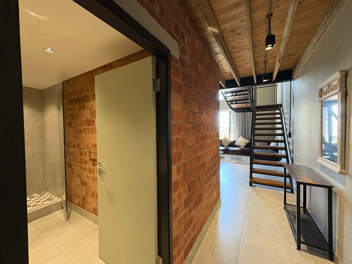 Ballito Central Apartment To Rent: Loft living, gym access, near Odyssey Mall.