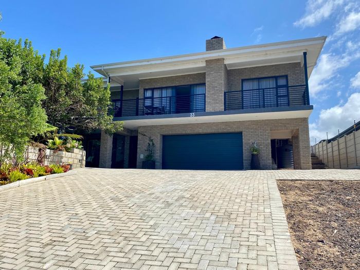 Tergniet House To Rent: 3 bedrooms, ocean views, fully furnished, garage included.