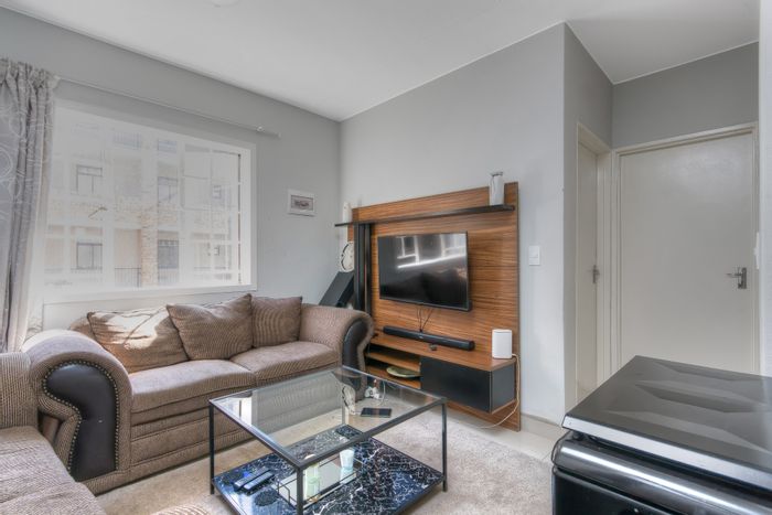 2-Bedroom Apartment To Rent in South Hills with Prepaid Utilities and Fibre-Ready.