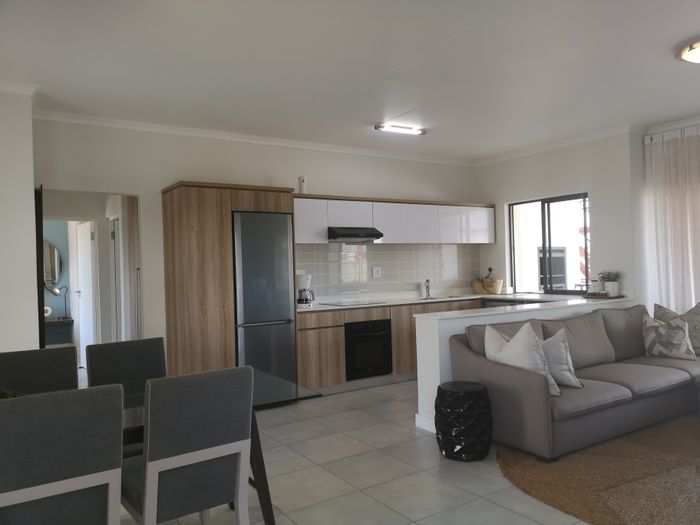 Ballito Central Apartment To Rent: 2 beds, pool, restaurant, pet-friendly, available March 2026.