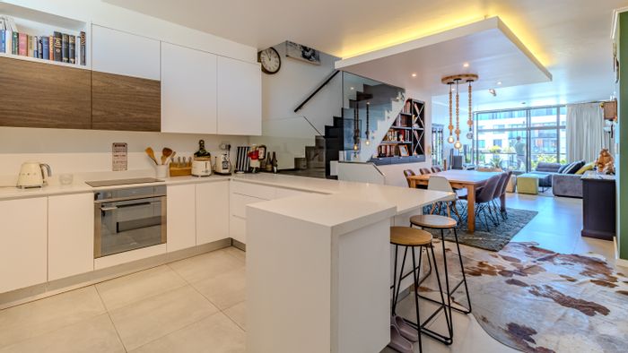 For Sale: 2-bedroom apartment in Green Point with pool, gym, and secure parking.