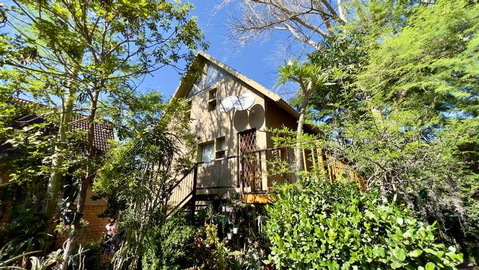 For Sale: Apartment in West Acres Ext 13 with 3 bedrooms, pool, and loft.