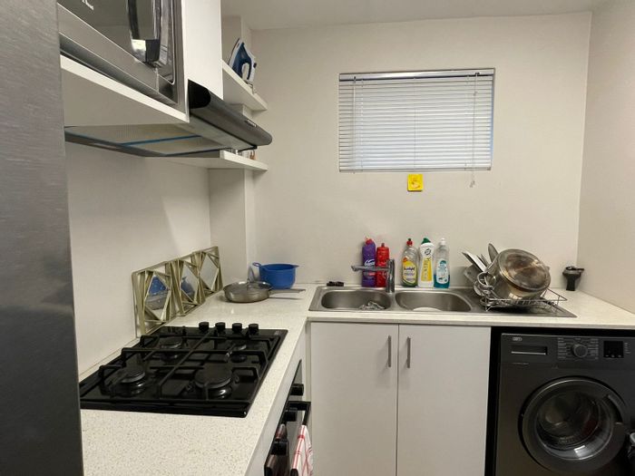 Umhlanga Ridge Apartment To Rent: 2 beds, pool access, secure complex, near amenities.