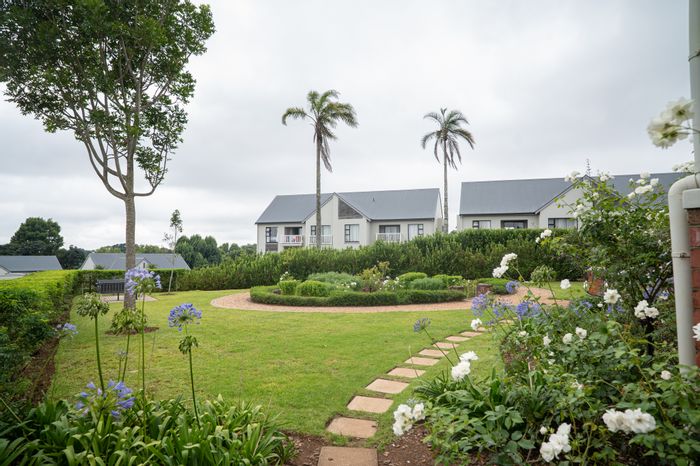 For Sale: Apartment in Emberton Estate with pool, tennis courts, and gardens.