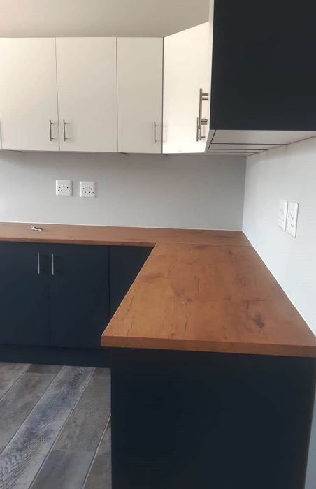 2-Bedroom Apartment in Sydenham For Sale: Lounge, Kitchen, Shower Available.