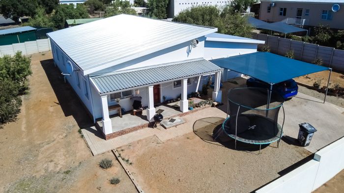 For Sale: House in Moorreesburg Central with 3 bedrooms, braai area, and double garage.