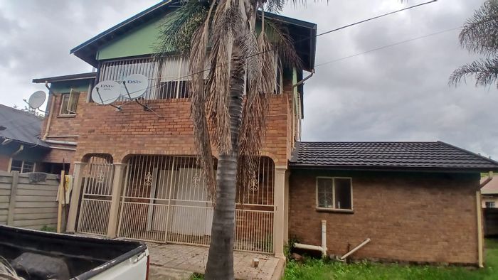 For Sale: House in Kempton Park Ext 2 with 12 bedrooms, rental income potential.