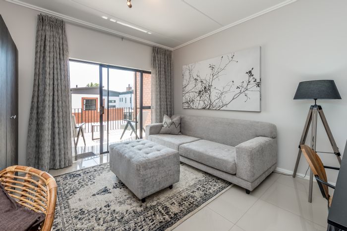 Bryanston Apartment To Rent: 2-bed en-suite, pool, 24hr security, prepaid electricity.