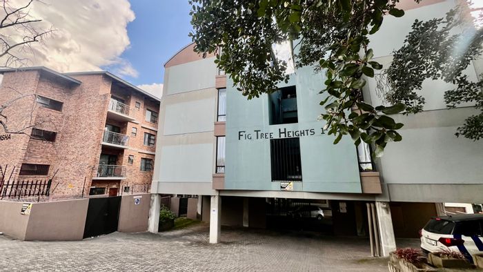 2 Bedroom Apartment To Rent in Sonheuwel with security and parking included.