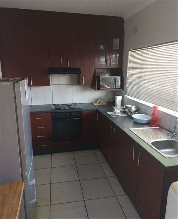 2-Bedroom Apartment For Sale in Kempton Park Ext 1, near transport and amenities.