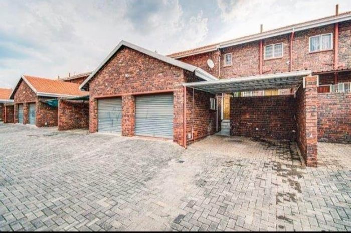 For Sale: Birchleigh Townhouse with private garden, lapa, and guest loo.