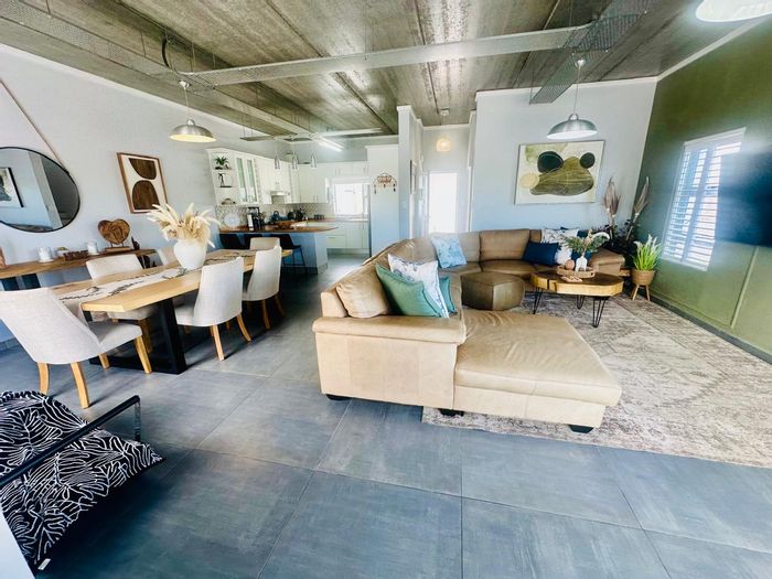 Big Bay Townhouse To Rent: 3 beds, beachfront estate, secure parking, amenities.