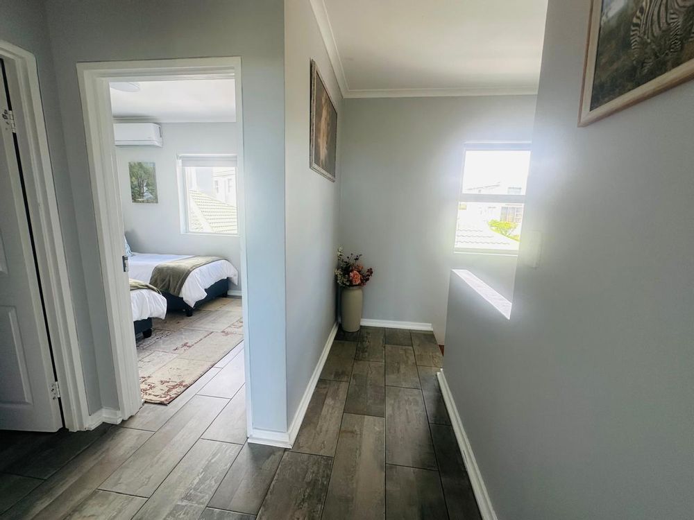 Passage to 3rd bedroom